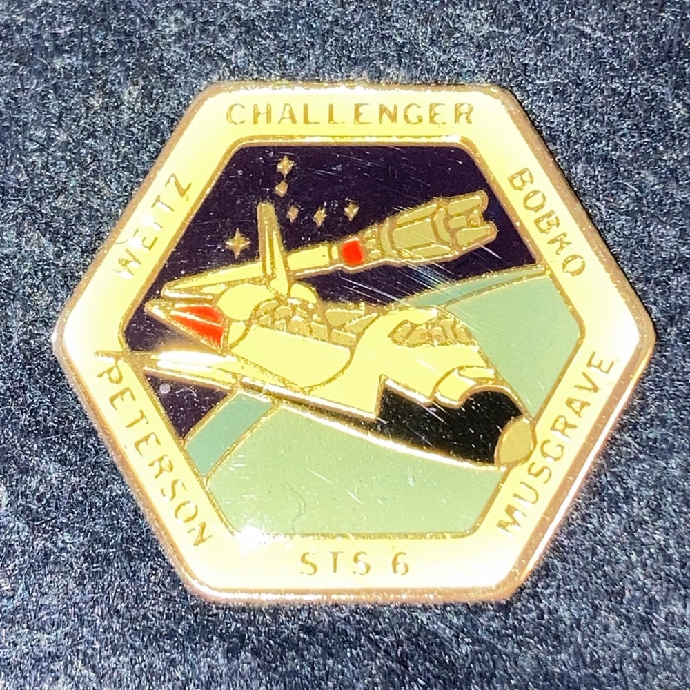 NASA Space Shuttle Lapel Pin Challenger Unisex Historic Space 80’s Rare Vintage